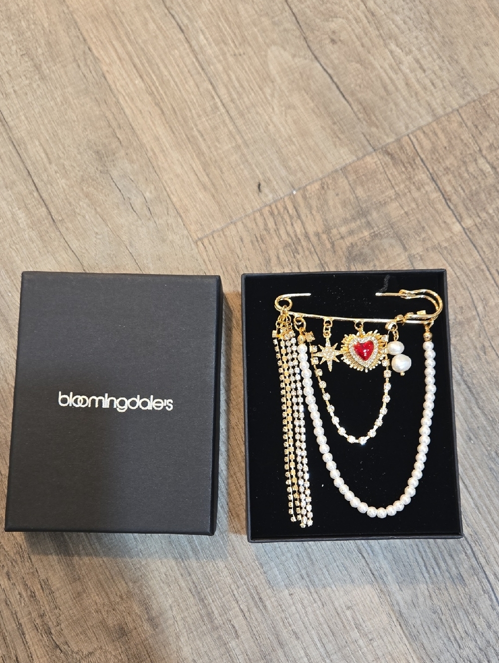 NEW! Bloomingdale's Gold & Pearl Heart Charm Brooch!